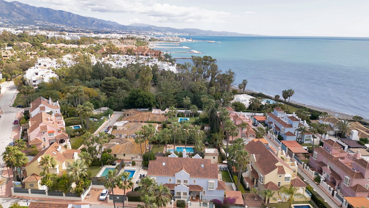 7 Bed Townhouse for sale in Puerto Banús Costa Del Sol, Málaga, Spain