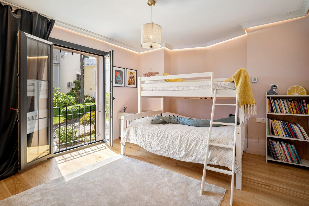 4 Bed Townhouse for sale in Marbella Costa Del Sol, Málaga, Spain