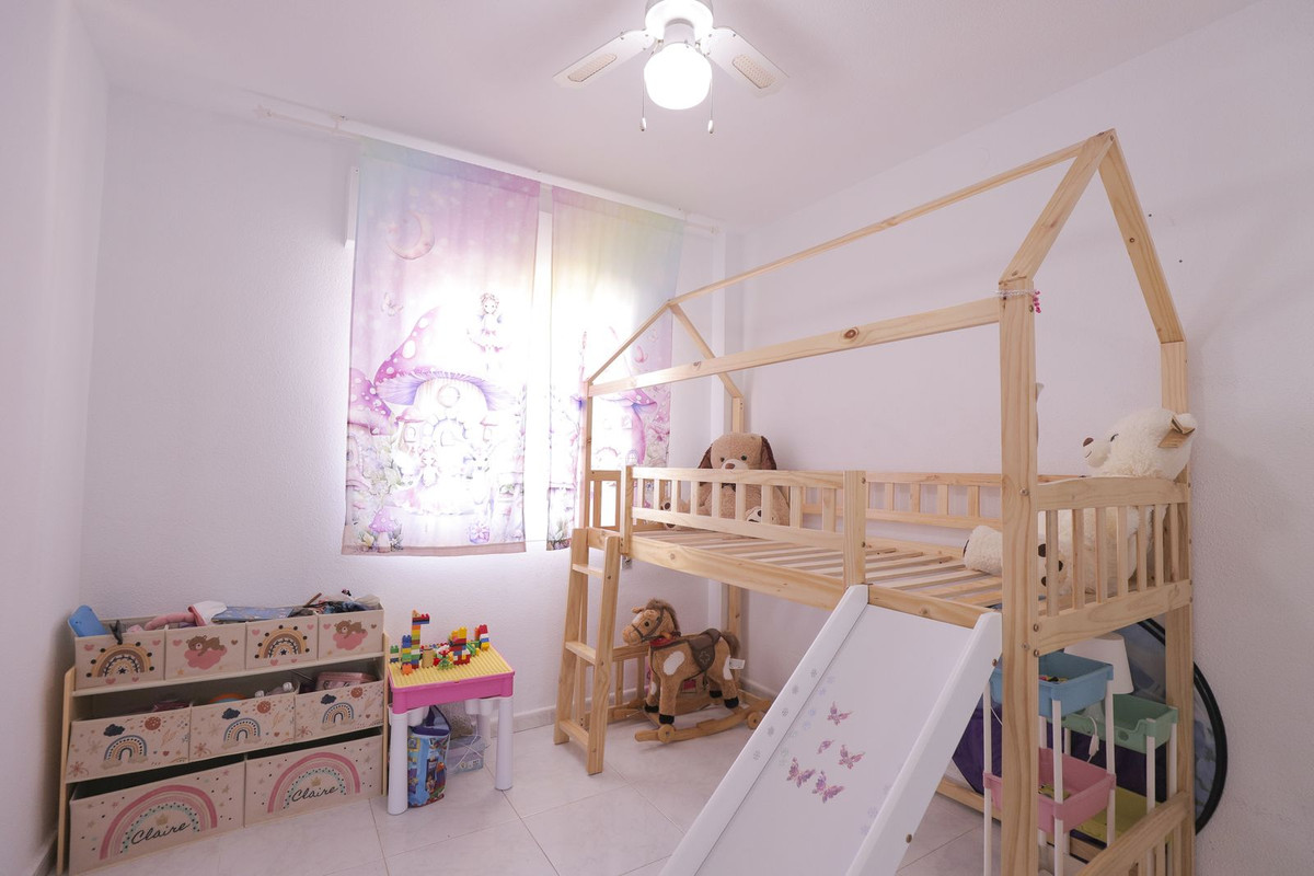 Se vende Apartamento Planta Media de 2 dormitorios en Costa Del Sol, Málaga, España