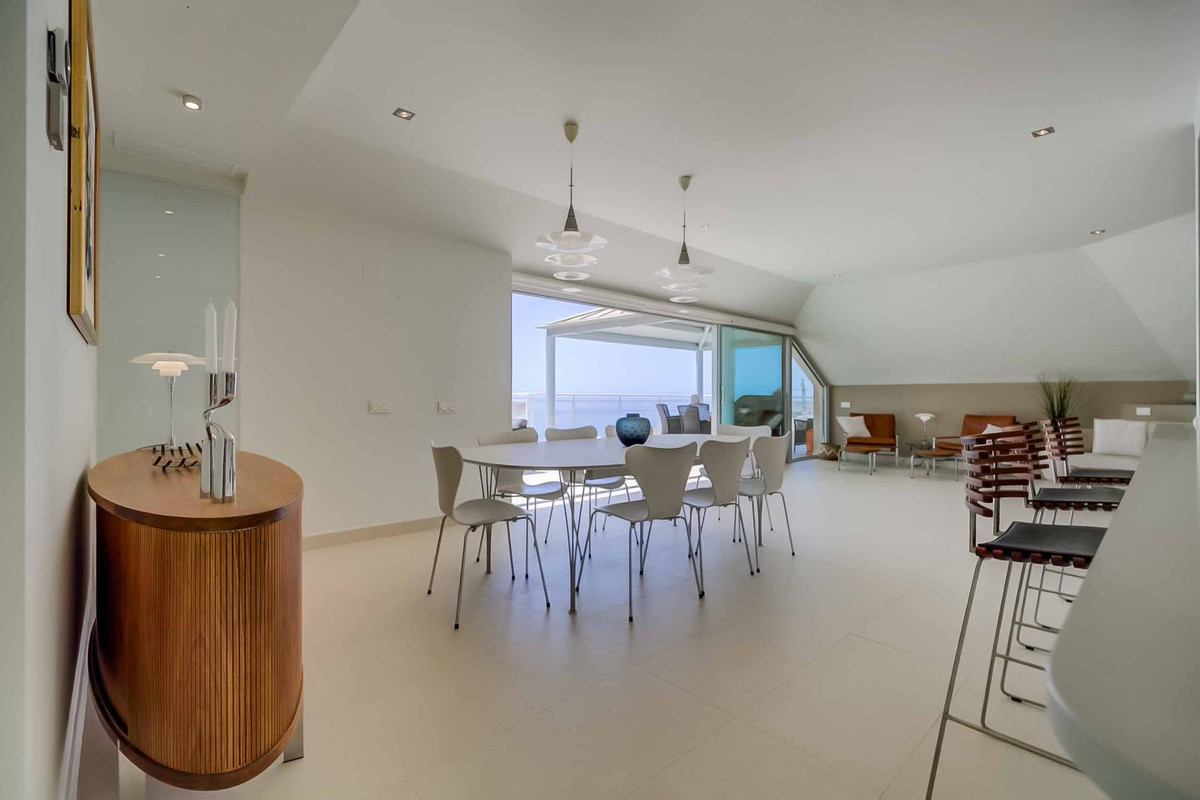 3 Bed Apartment for sale in Fuengirola Costa Del Sol, Málaga, Spain