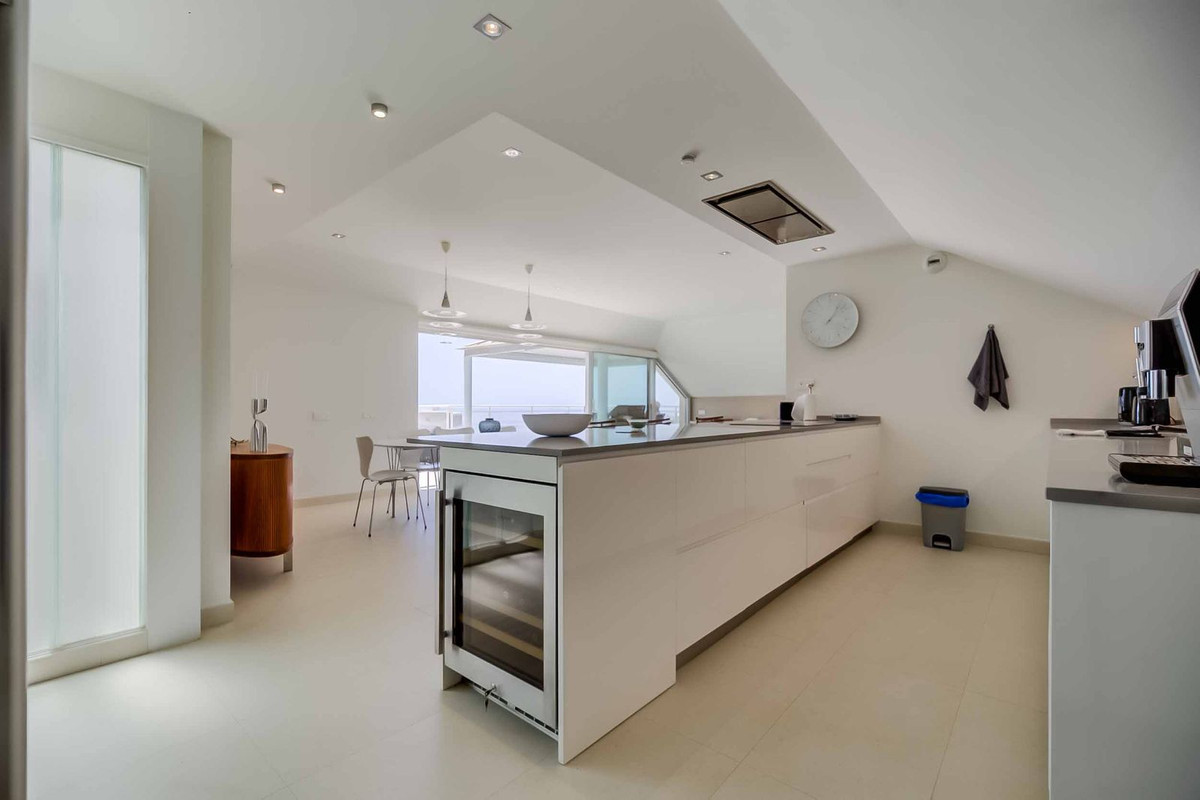 3 Bed Apartment for sale in Fuengirola Costa Del Sol, Málaga, Spain
