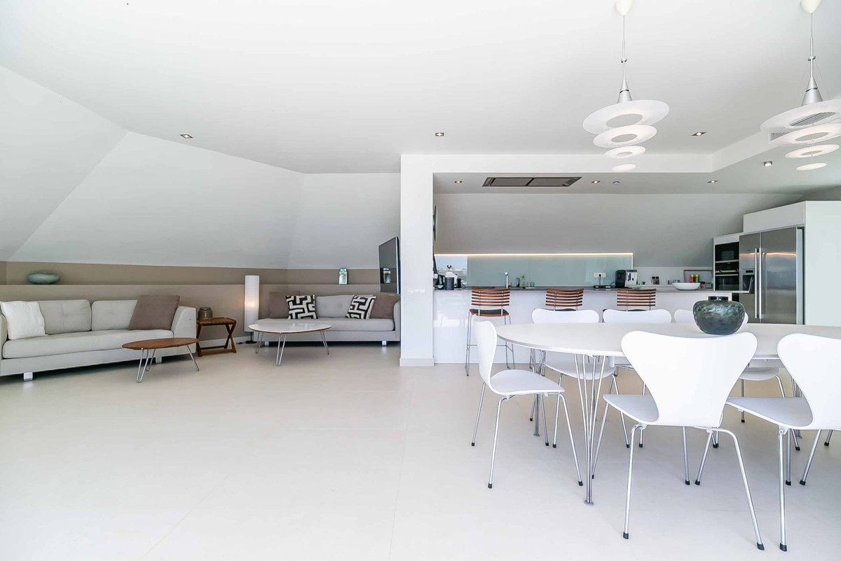 3 Bed Apartment for sale in Fuengirola Costa Del Sol, Málaga, Spain