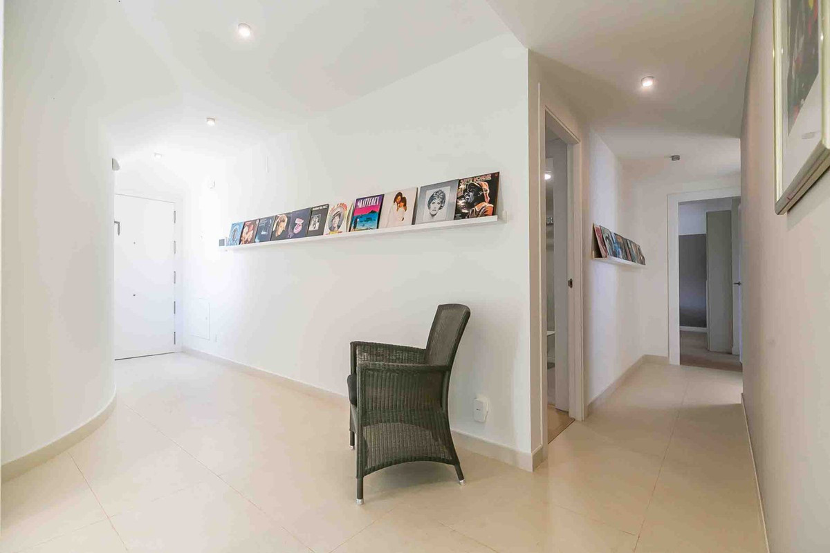 3 Bed Apartment for sale in Fuengirola Costa Del Sol, Málaga, Spain