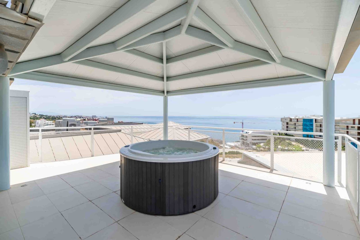 3 Bed Apartment for sale in Fuengirola Costa Del Sol, Málaga, Spain