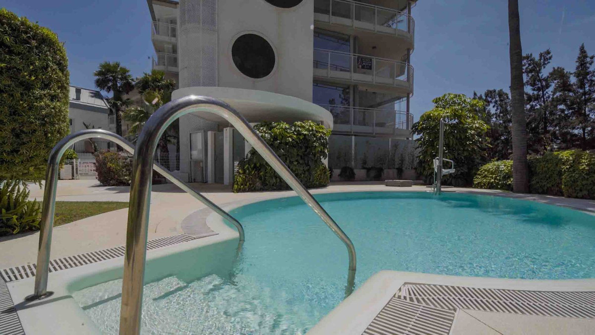 3 Bed Apartment for sale in Fuengirola Costa Del Sol, Málaga, Spain