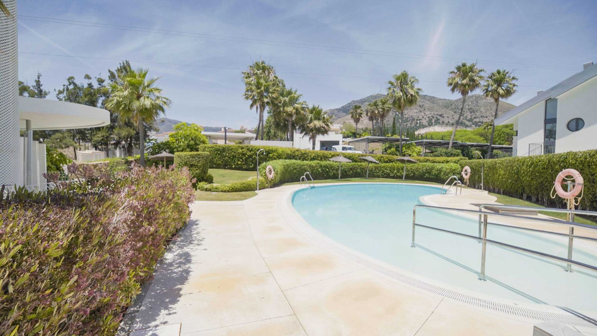3 Bed Apartment for sale in Fuengirola Costa Del Sol, Málaga, Spain