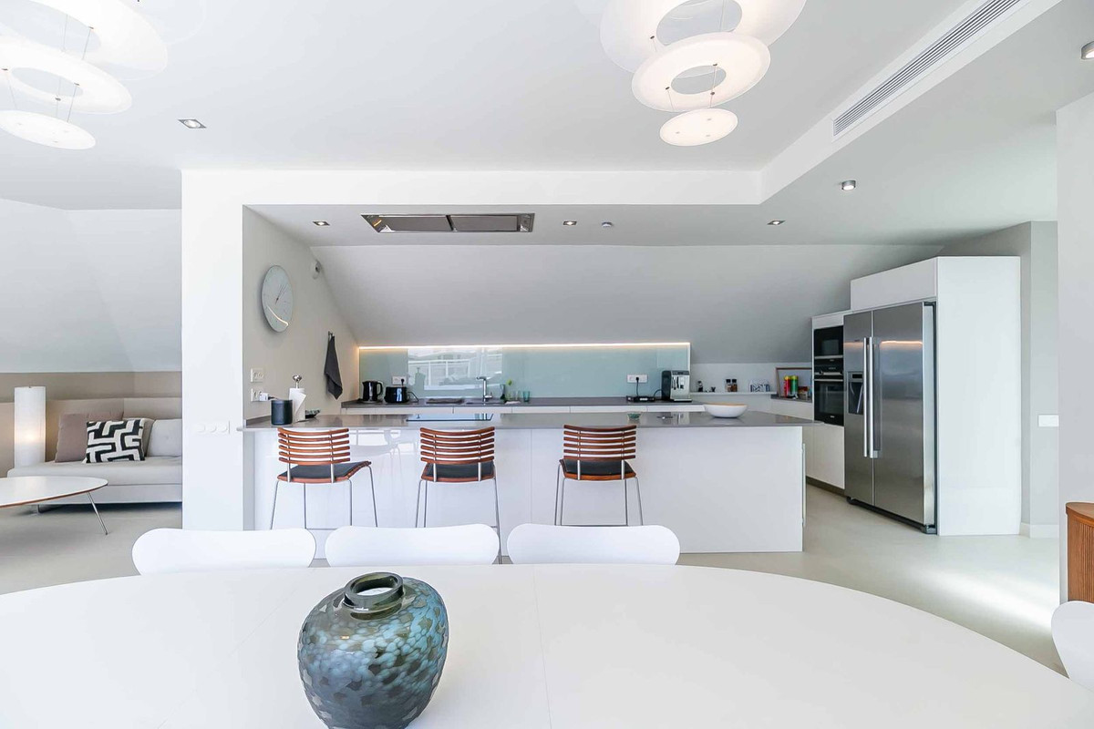 3 Bed Apartment for sale in Fuengirola Costa Del Sol, Málaga, Spain