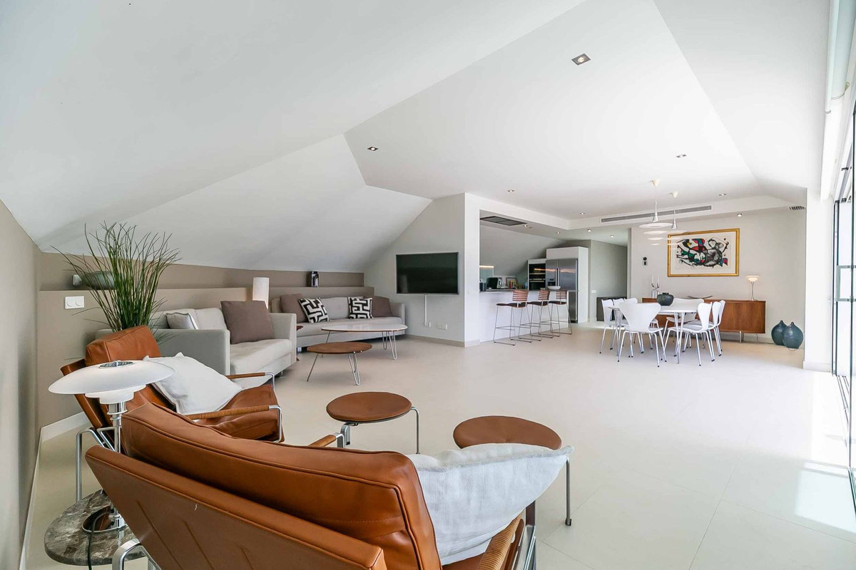 3 Bed Apartment for sale in Fuengirola Costa Del Sol, Málaga, Spain