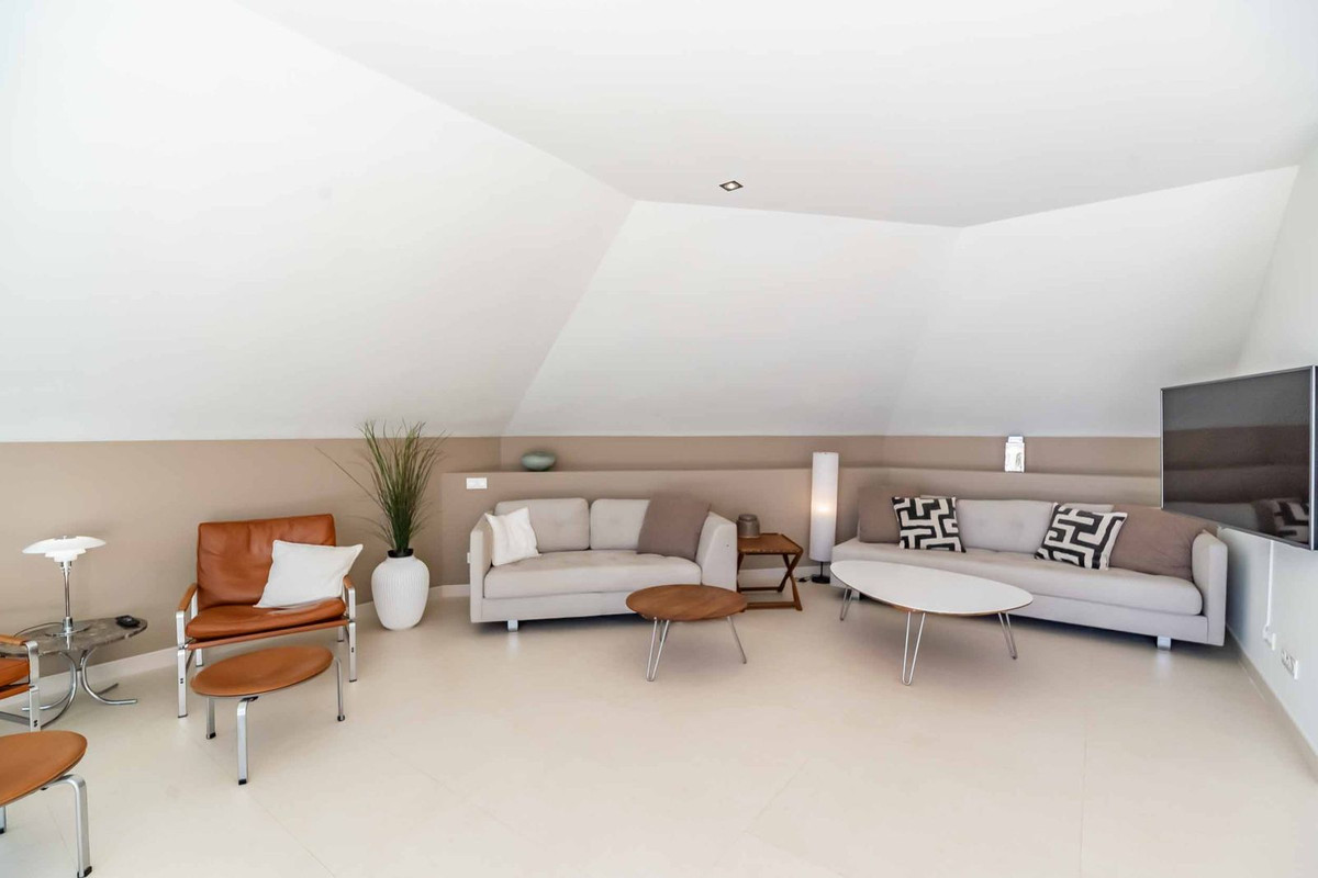 3 Bed Apartment for sale in Fuengirola Costa Del Sol, Málaga, Spain
