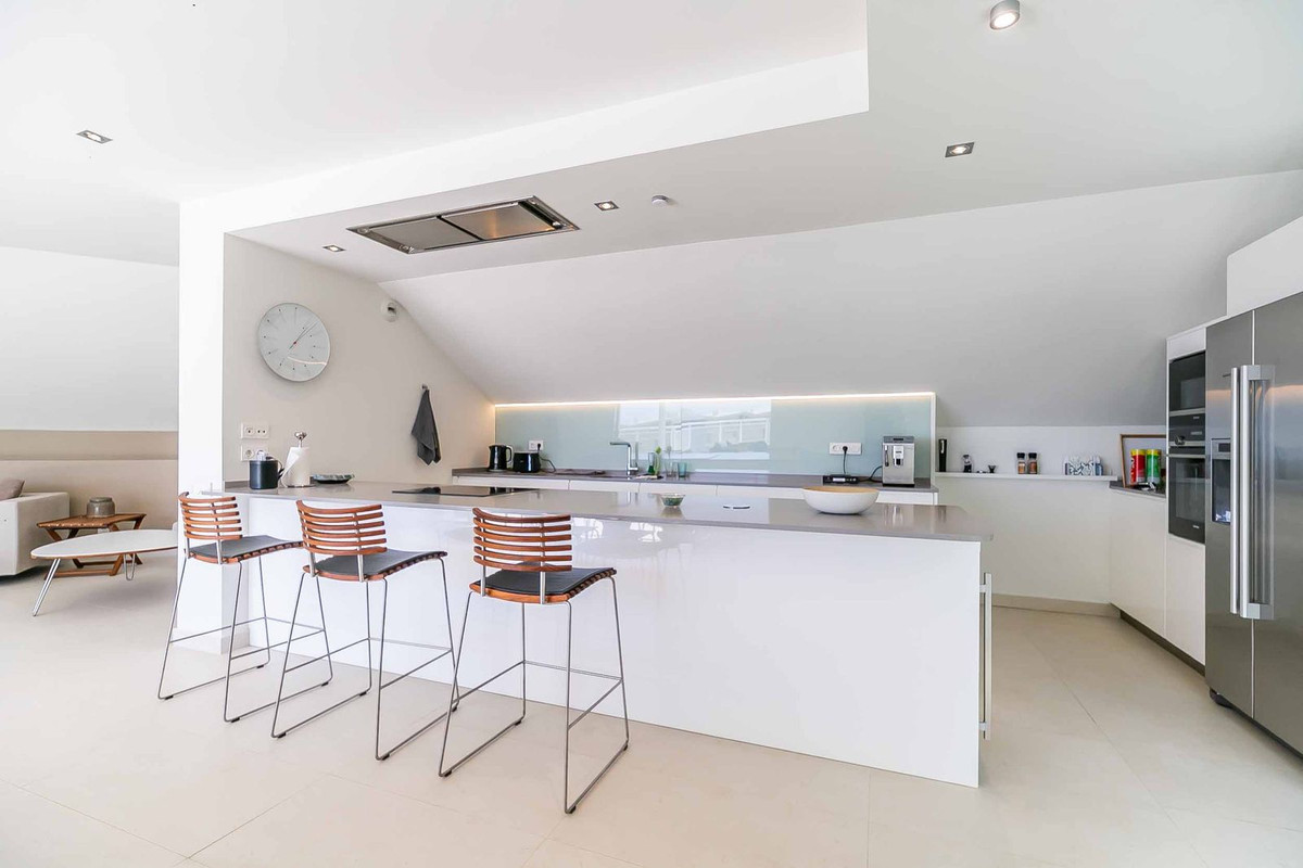 3 Bed Apartment for sale in Fuengirola Costa Del Sol, Málaga, Spain