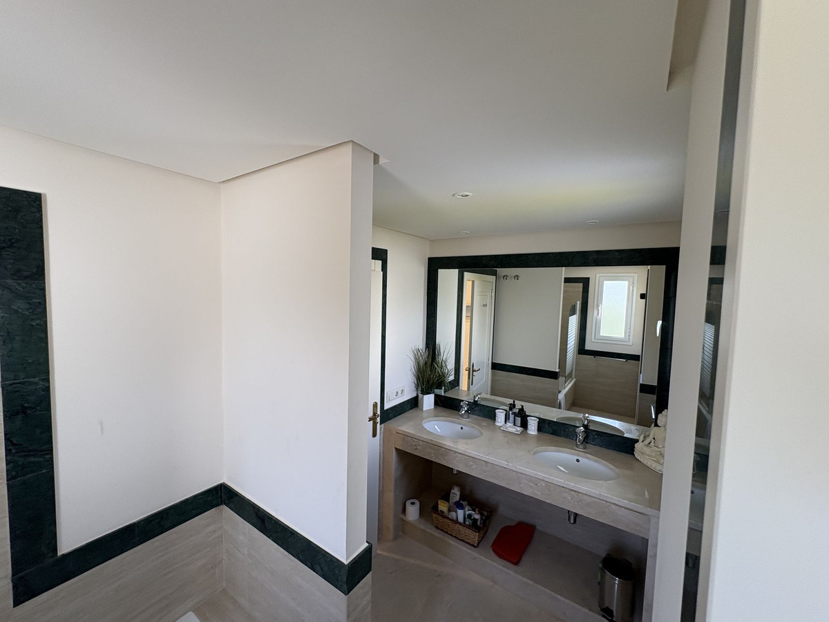 3 Bed Apartment for sale in La Quinta Costa Del Sol, Málaga, Spain