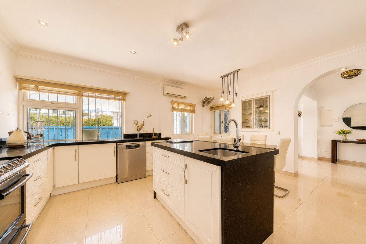 5 Bed Townhouse for sale in Manilva Costa Del Sol, Málaga, Spain