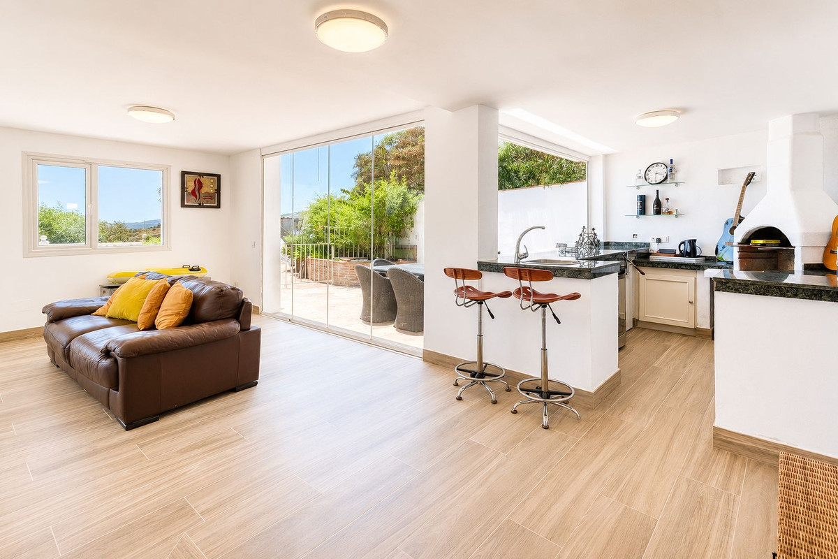 5 Bed Townhouse for sale in Manilva Costa Del Sol, Málaga, Spain