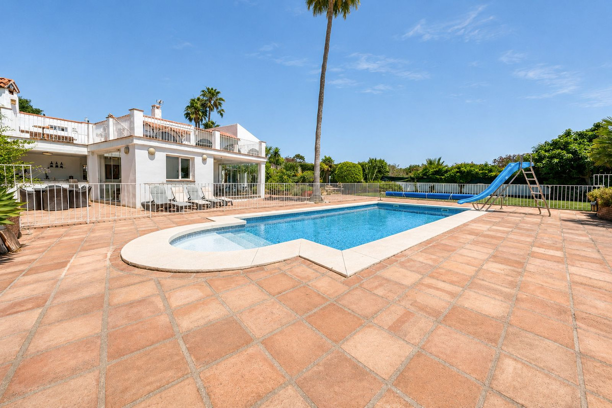 5 Bed Townhouse for sale in Manilva Costa Del Sol, Málaga, Spain