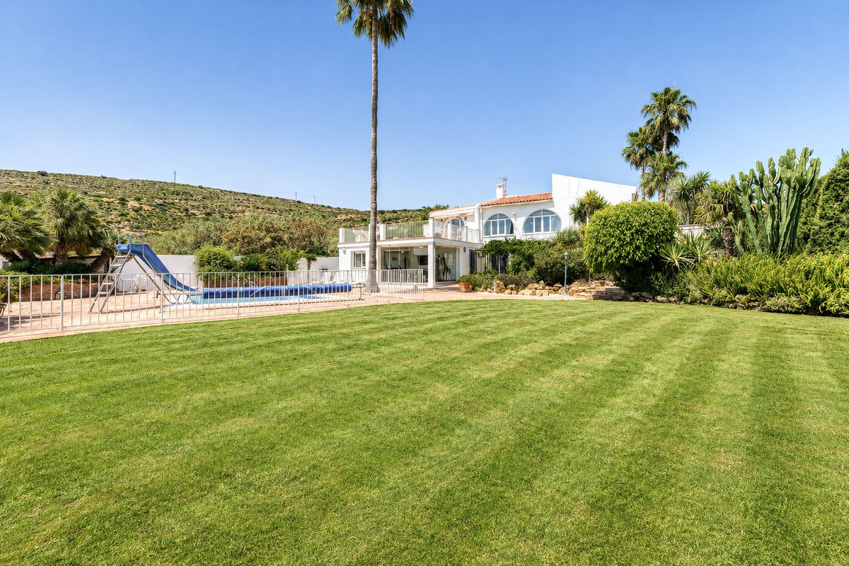 5 Bed Townhouse for sale in Manilva Costa Del Sol, Málaga, Spain