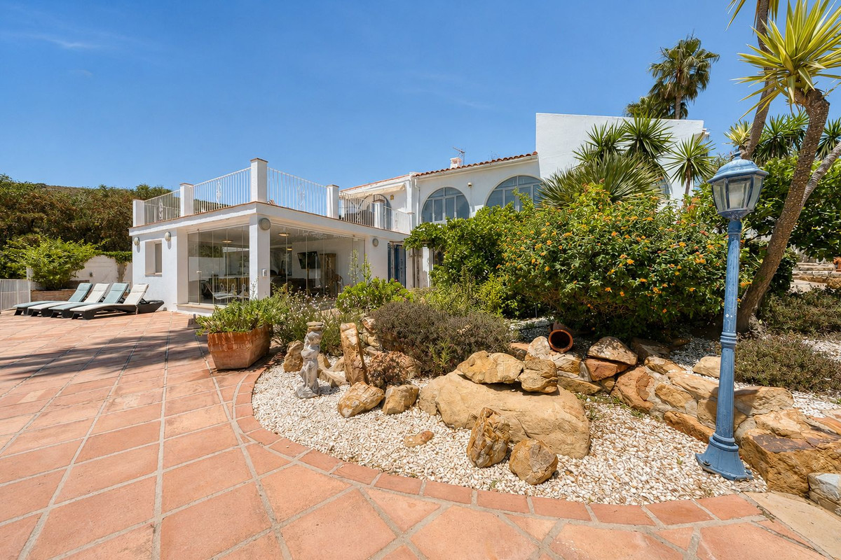 5 Bed Townhouse for sale in Manilva Costa Del Sol, Málaga, Spain
