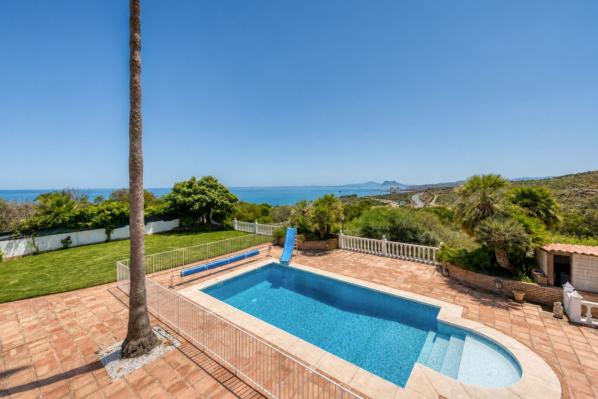 5 Bed Townhouse for sale in Manilva Costa Del Sol, Málaga, Spain