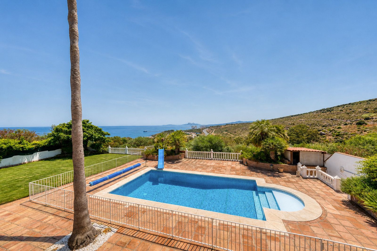 5 Bed Townhouse for sale in Manilva Costa Del Sol, Málaga, Spain