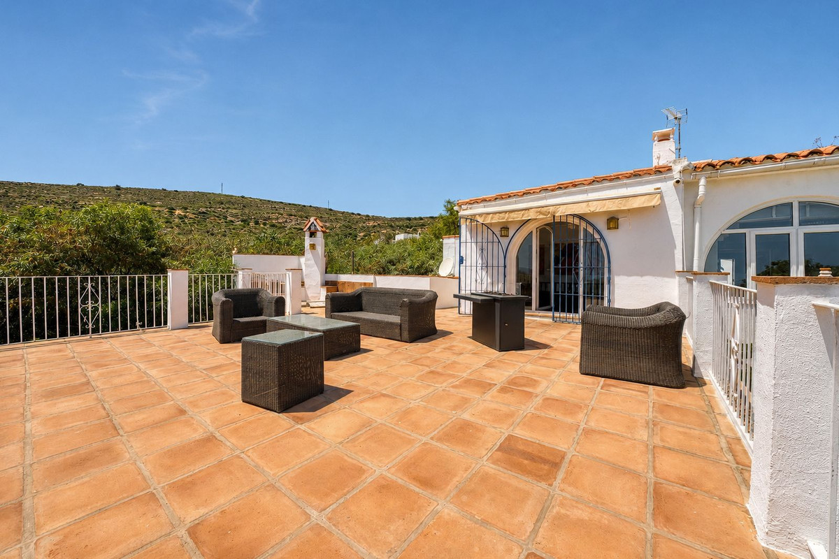 5 Bed Townhouse for sale in Manilva Costa Del Sol, Málaga, Spain