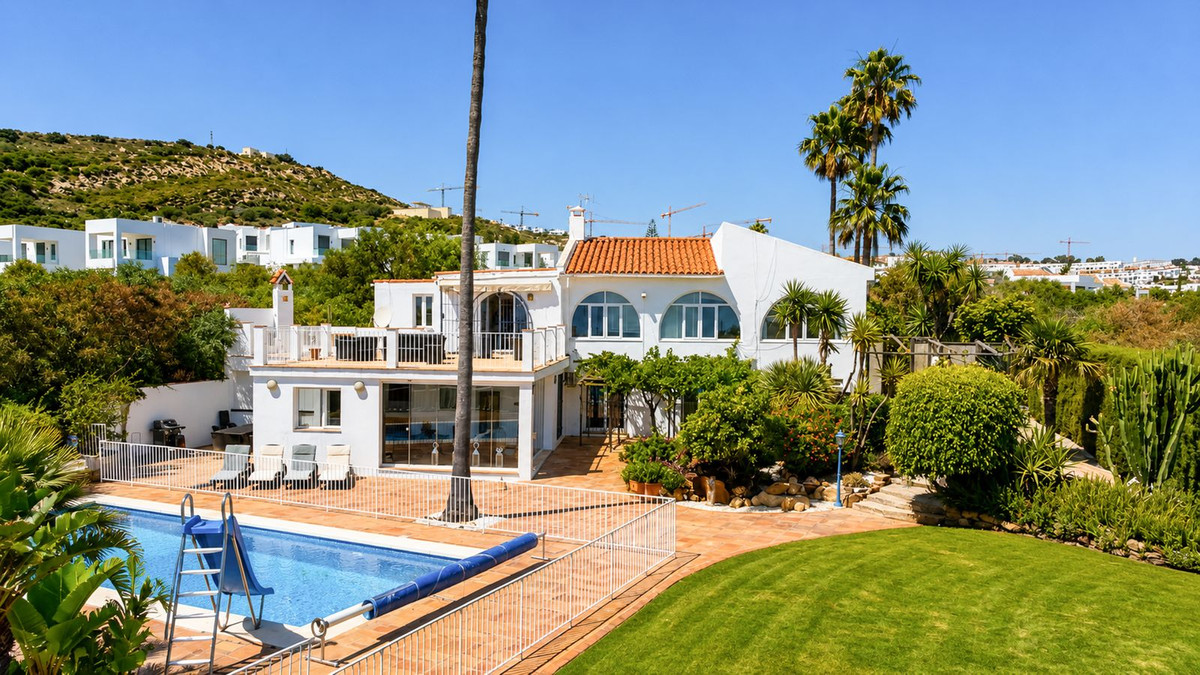 5 Bed Townhouse for sale in Manilva Costa Del Sol, Málaga, Spain