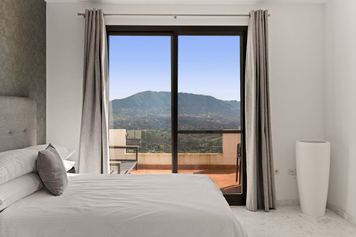 2 Bed Apartment for sale in La Mairena Costa Del Sol, Málaga, Spain