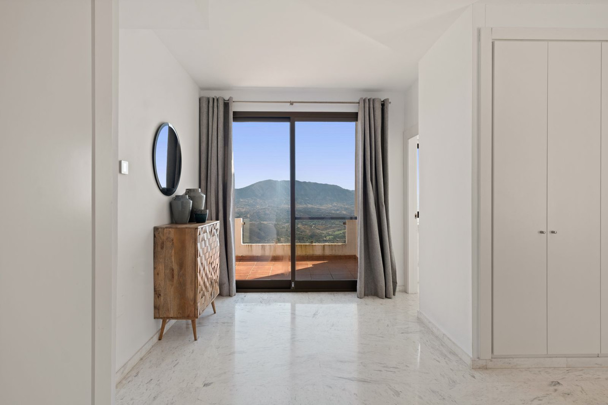 2 Bed Apartment for sale in La Mairena Costa Del Sol, Málaga, Spain