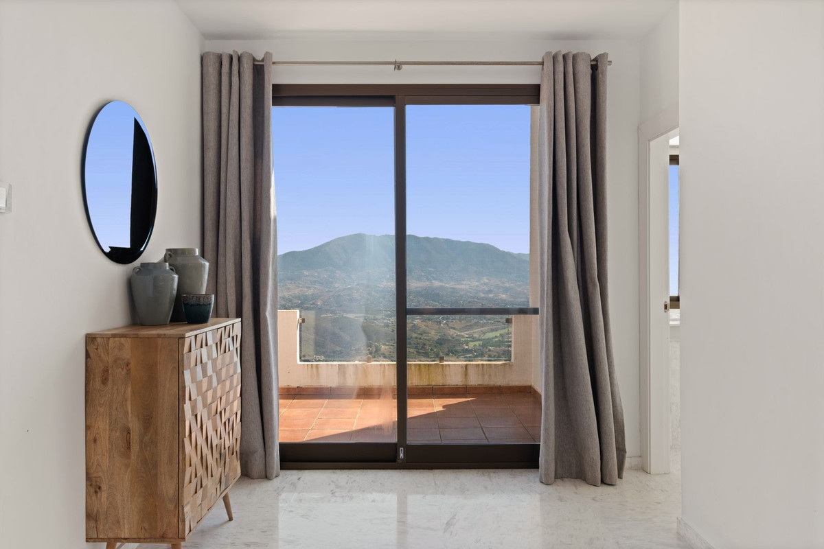 2 Bed Apartment for sale in La Mairena Costa Del Sol, Málaga, Spain