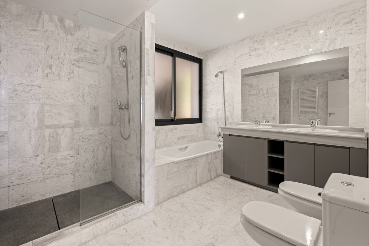 2 Bed Apartment for sale in La Mairena Costa Del Sol, Málaga, Spain