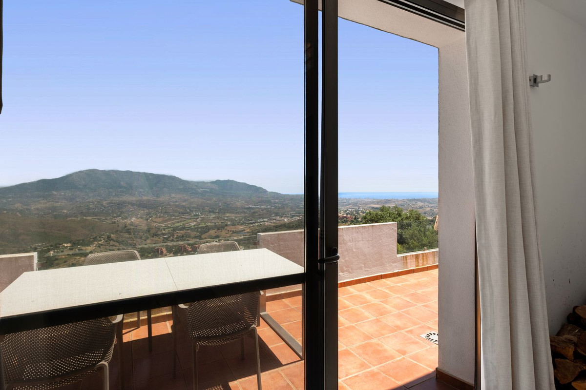 2 Bed Apartment for sale in La Mairena Costa Del Sol, Málaga, Spain
