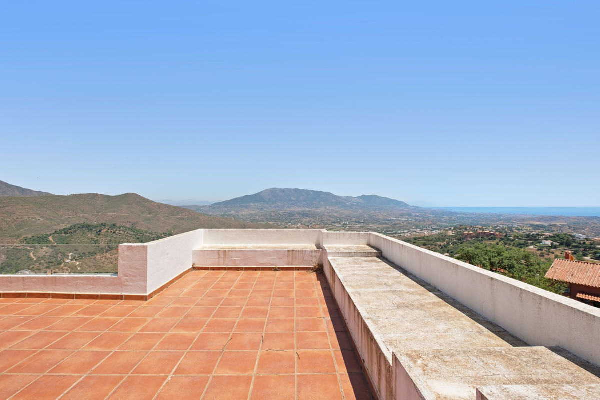 2 Bed Apartment for sale in La Mairena Costa Del Sol, Málaga, Spain