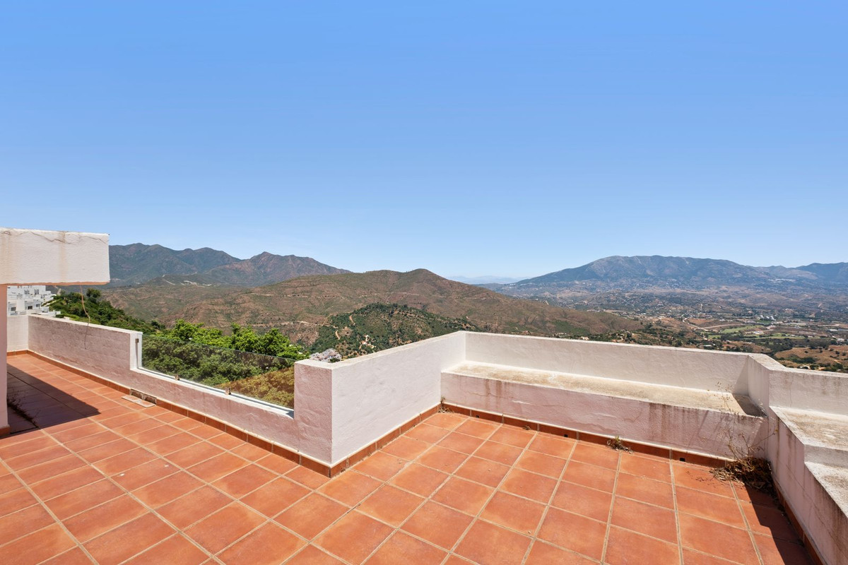 2 Bed Apartment for sale in La Mairena Costa Del Sol, Málaga, Spain