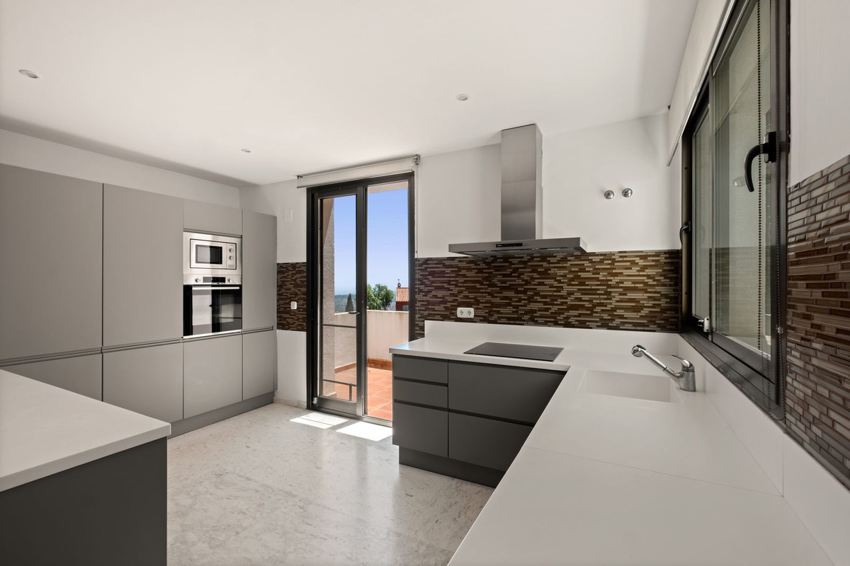 2 Bed Apartment for sale in La Mairena Costa Del Sol, Málaga, Spain