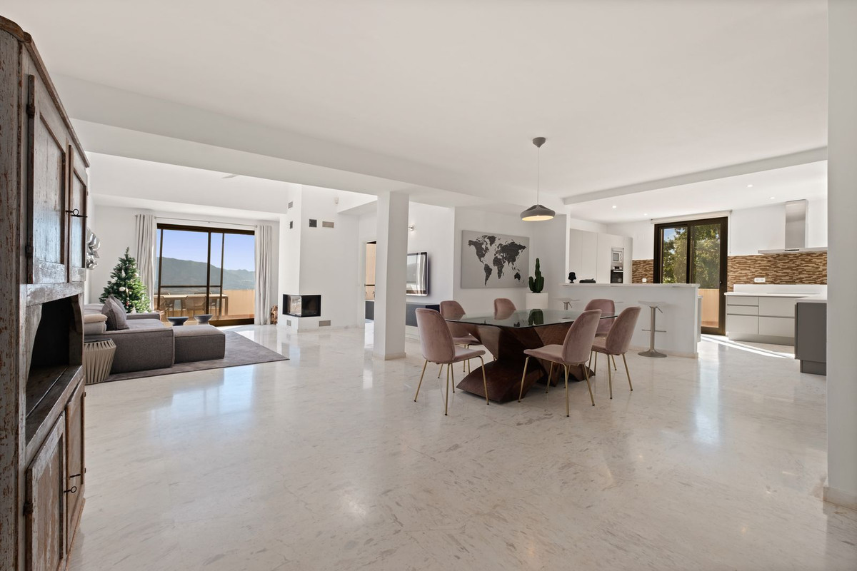 2 Bed Apartment for sale in La Mairena Costa Del Sol, Málaga, Spain