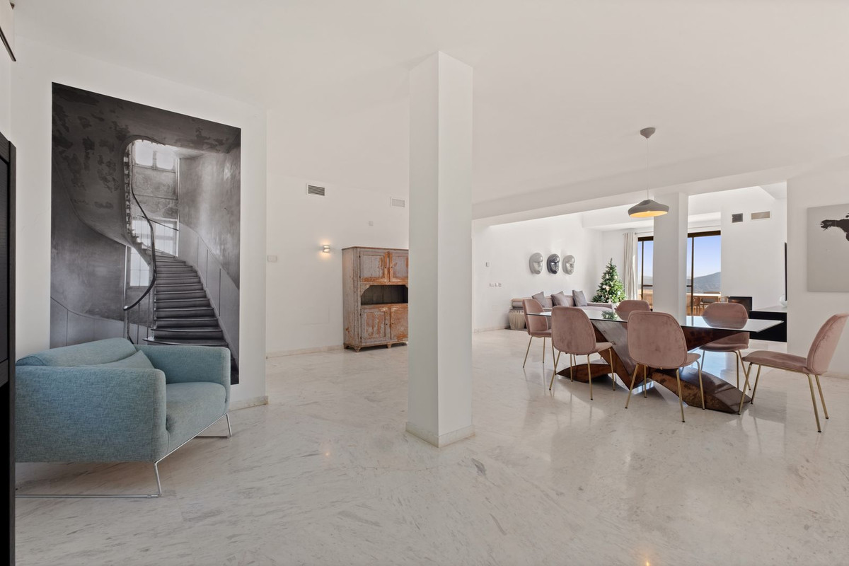 2 Bed Apartment for sale in La Mairena Costa Del Sol, Málaga, Spain