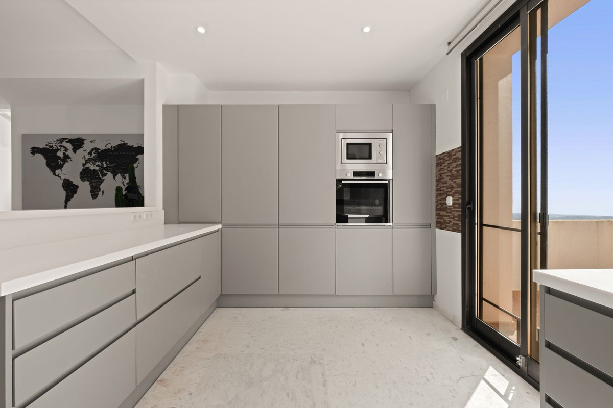 2 Bed Apartment for sale in La Mairena Costa Del Sol, Málaga, Spain