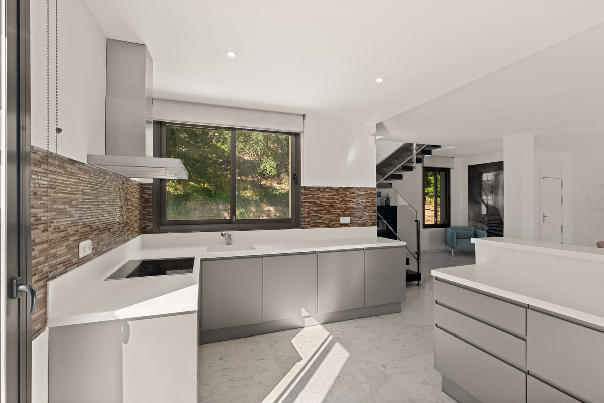 2 Bed Apartment for sale in La Mairena Costa Del Sol, Málaga, Spain