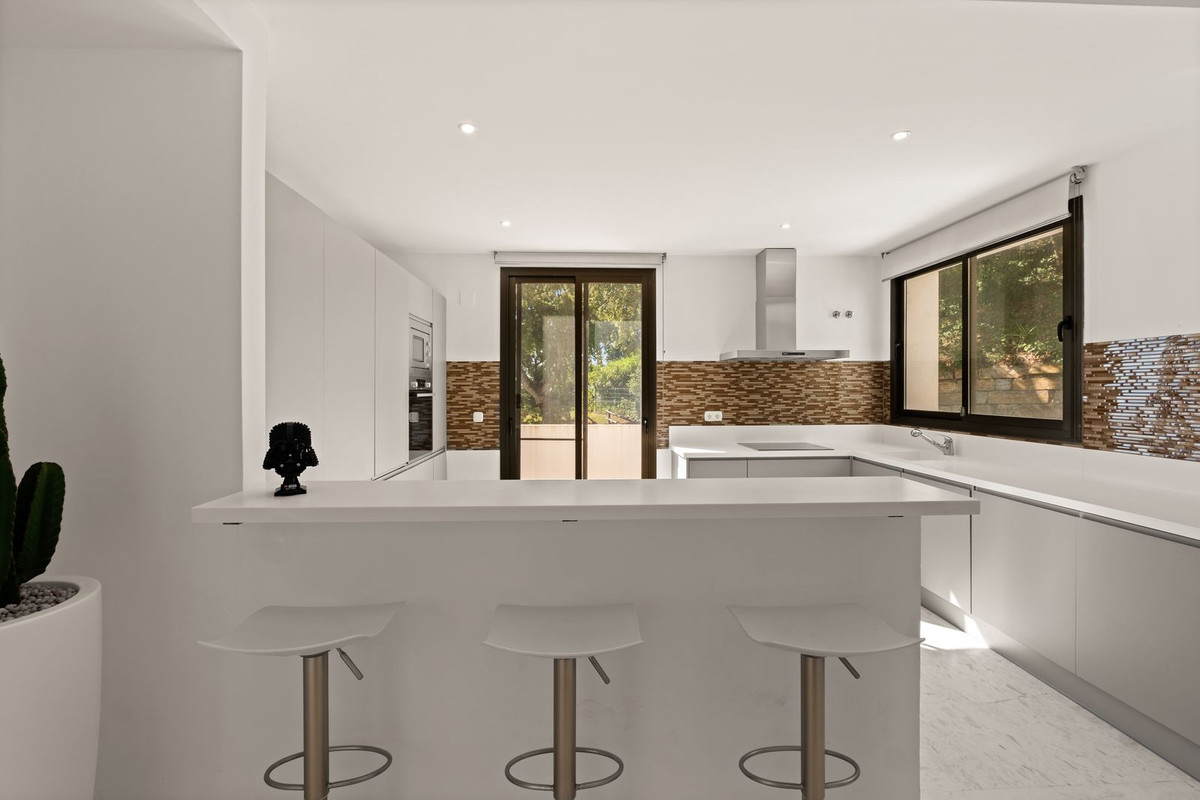 2 Bed Apartment for sale in La Mairena Costa Del Sol, Málaga, Spain
