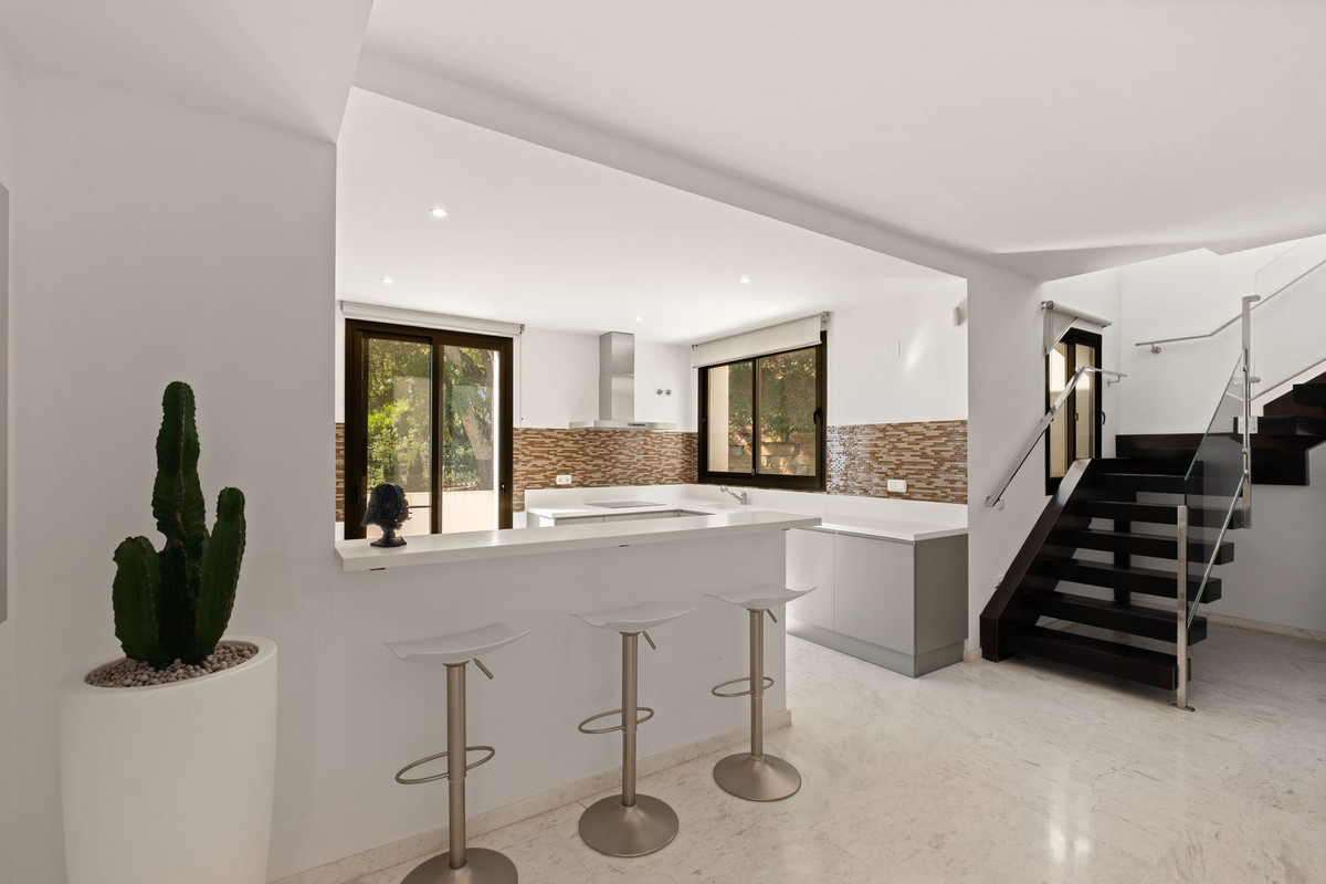 2 Bed Apartment for sale in La Mairena Costa Del Sol, Málaga, Spain