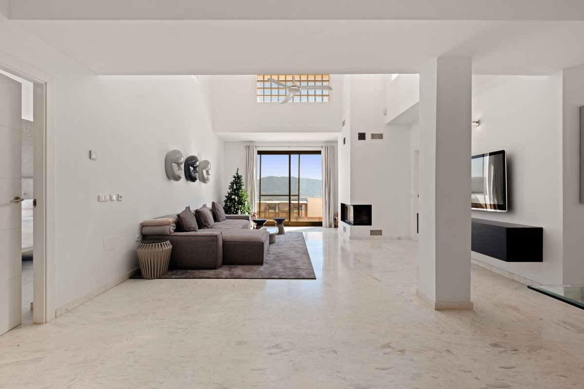 2 Bed Apartment for sale in La Mairena Costa Del Sol, Málaga, Spain