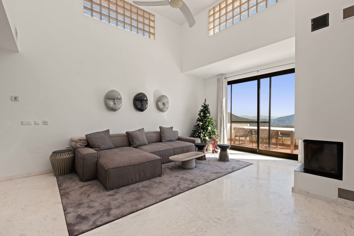 2 Bed Apartment for sale in La Mairena Costa Del Sol, Málaga, Spain