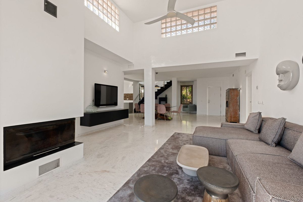 2 Bed Apartment for sale in La Mairena Costa Del Sol, Málaga, Spain