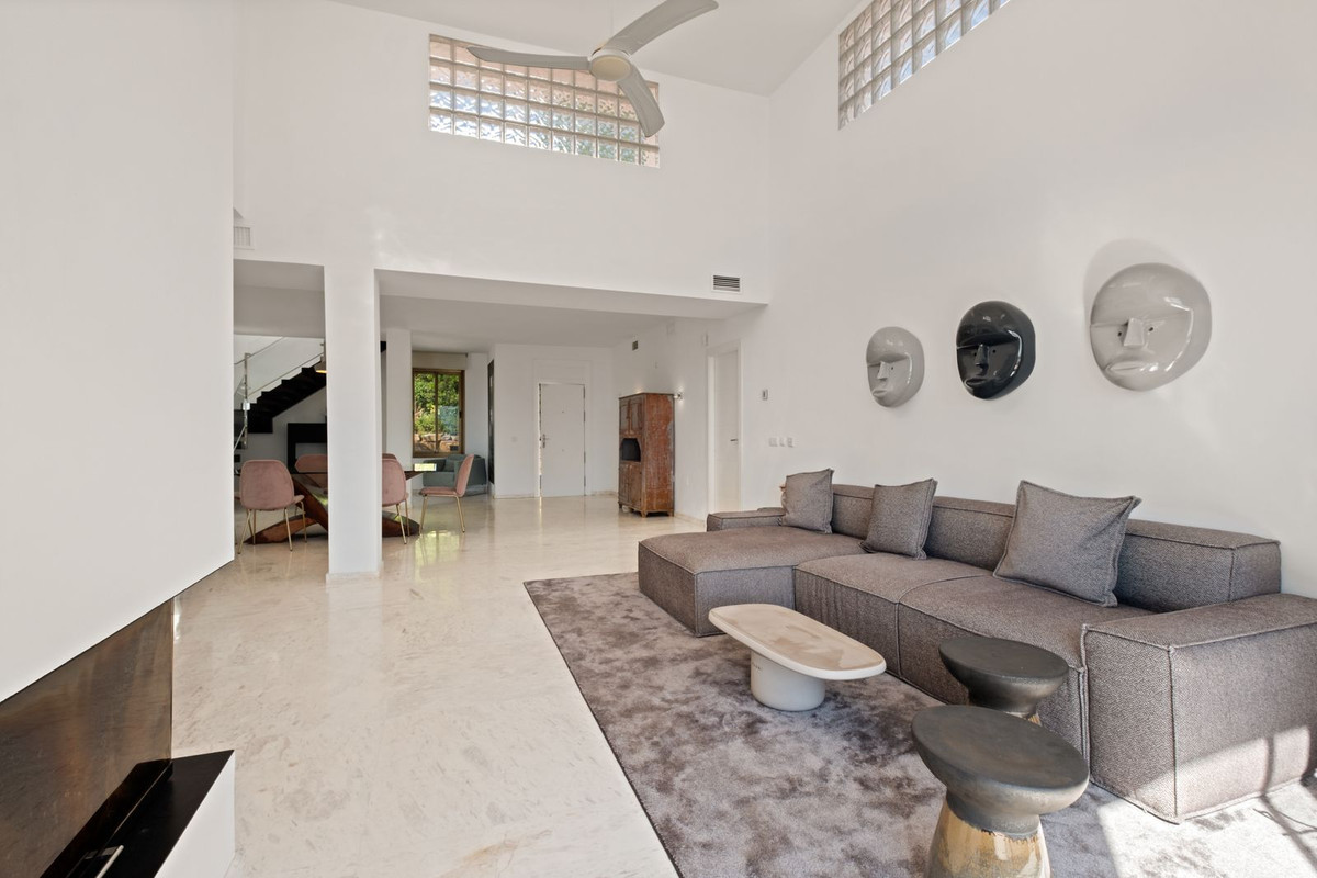 2 Bed Apartment for sale in La Mairena Costa Del Sol, Málaga, Spain