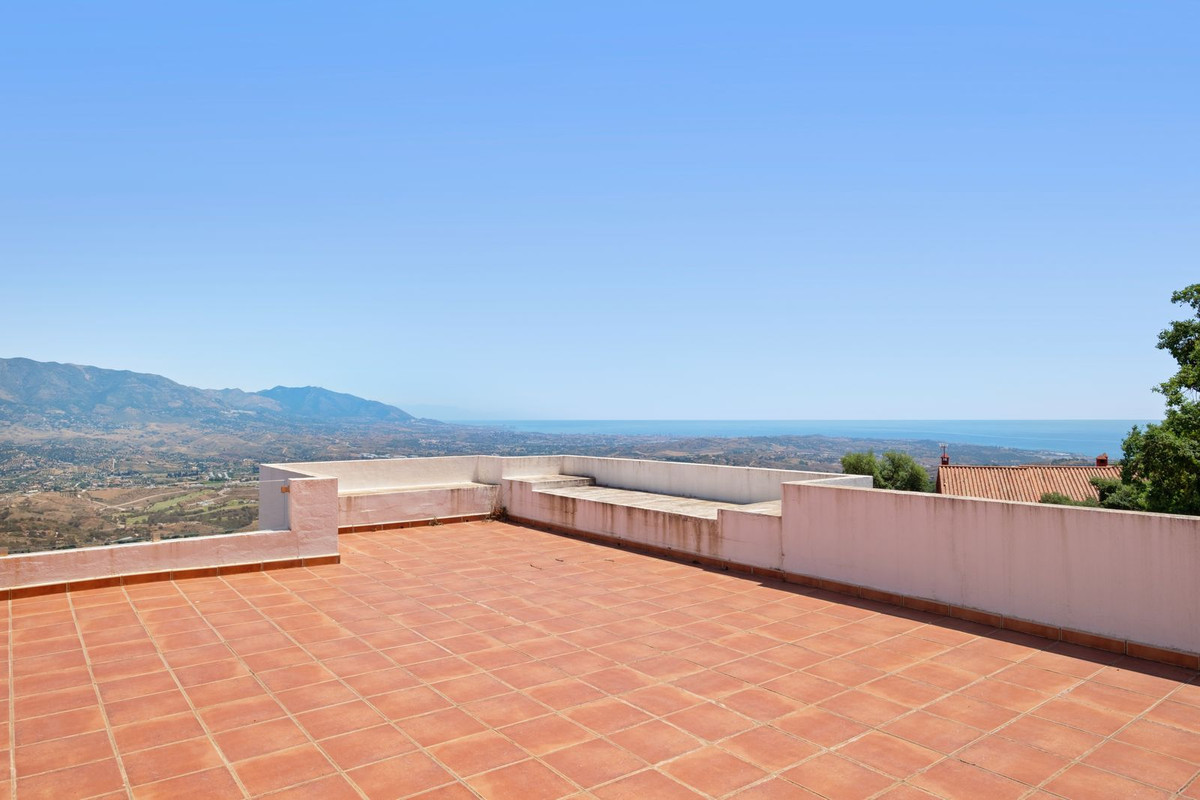 2 Bed Apartment for sale in La Mairena Costa Del Sol, Málaga, Spain