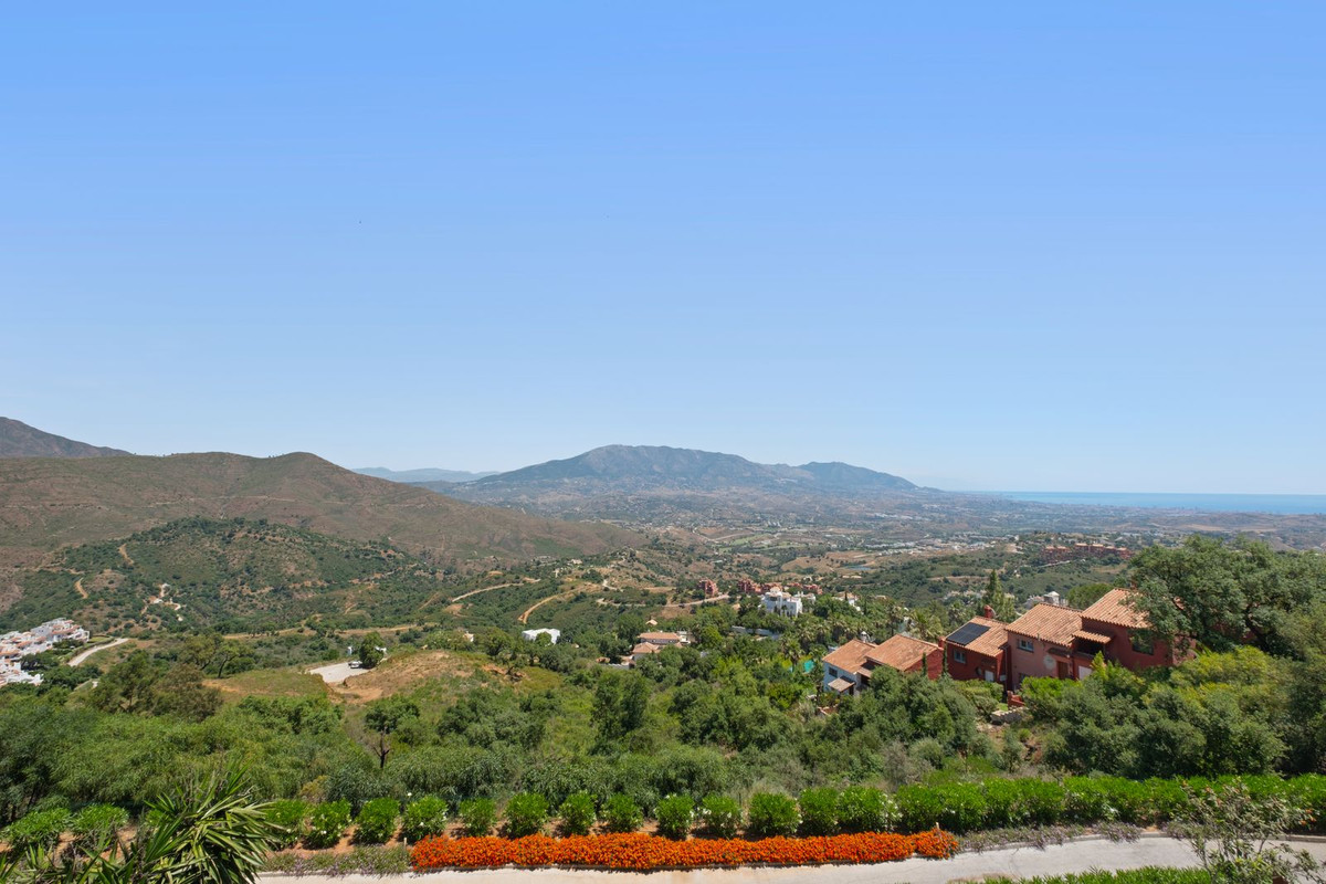 2 Bed Apartment for sale in La Mairena Costa Del Sol, Málaga, Spain