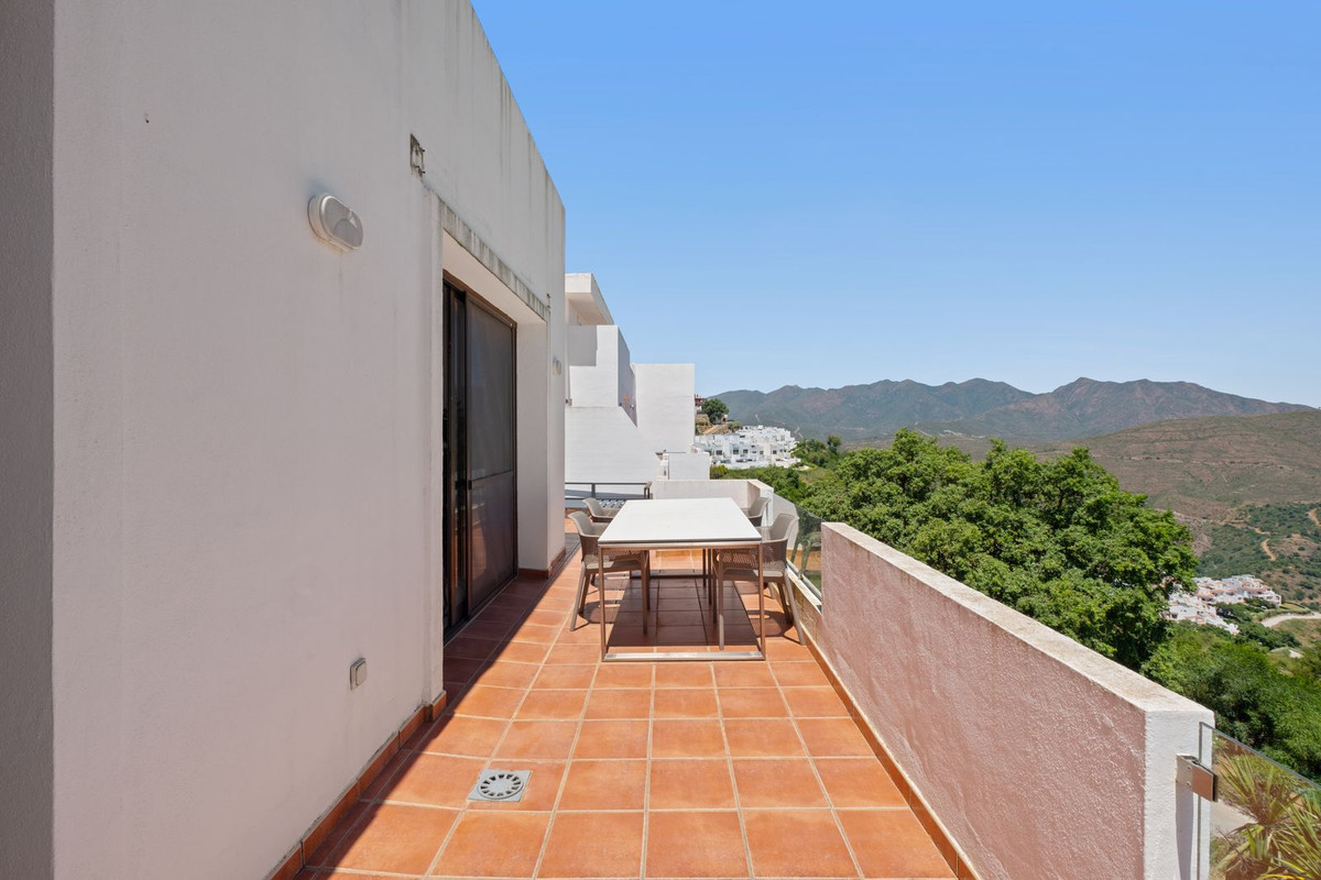 2 Bed Apartment for sale in La Mairena Costa Del Sol, Málaga, Spain