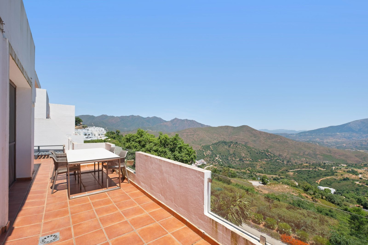 2 Bed Apartment for sale in La Mairena Costa Del Sol, Málaga, Spain