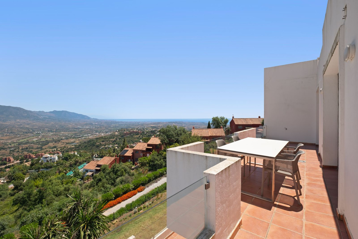 2 Bed Apartment for sale in La Mairena Costa Del Sol, Málaga, Spain
