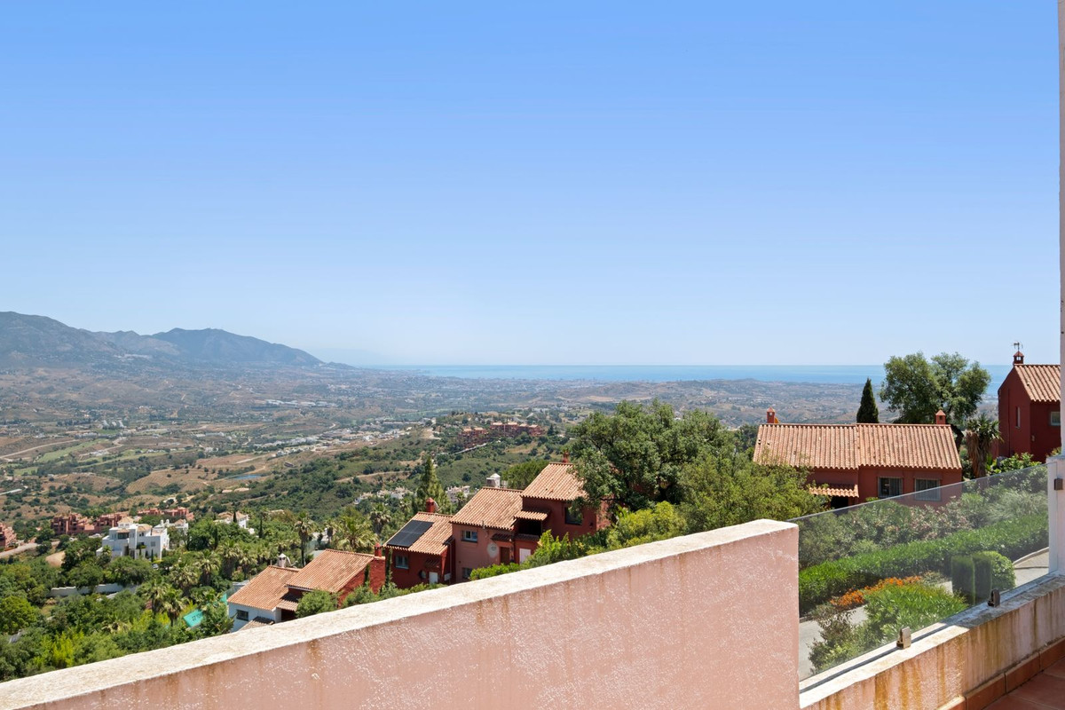 2 Bed Apartment for sale in La Mairena Costa Del Sol, Málaga, Spain