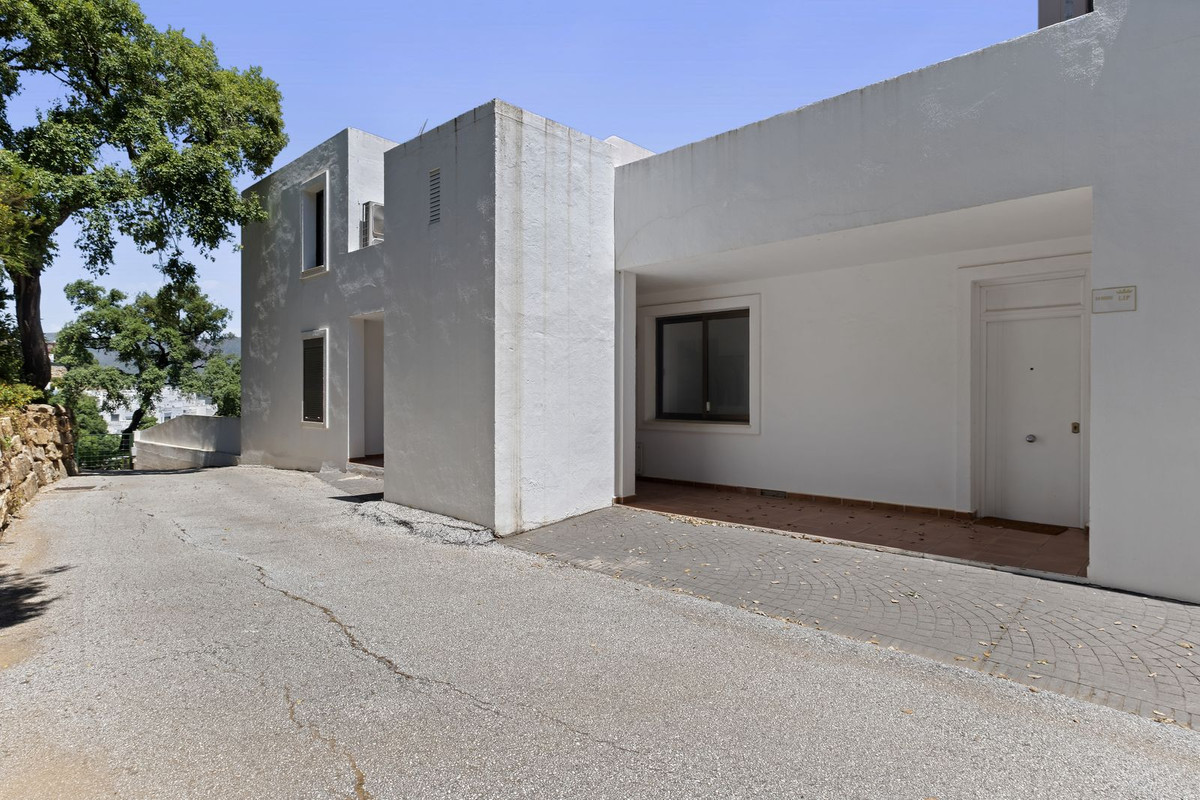 2 Bed Apartment for sale in La Mairena Costa Del Sol, Málaga, Spain