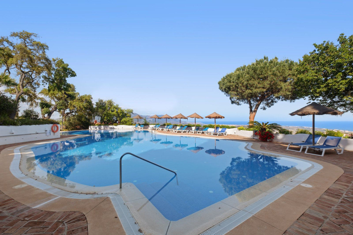 2 Bed Apartment for sale in La Mairena Costa Del Sol, Málaga, Spain